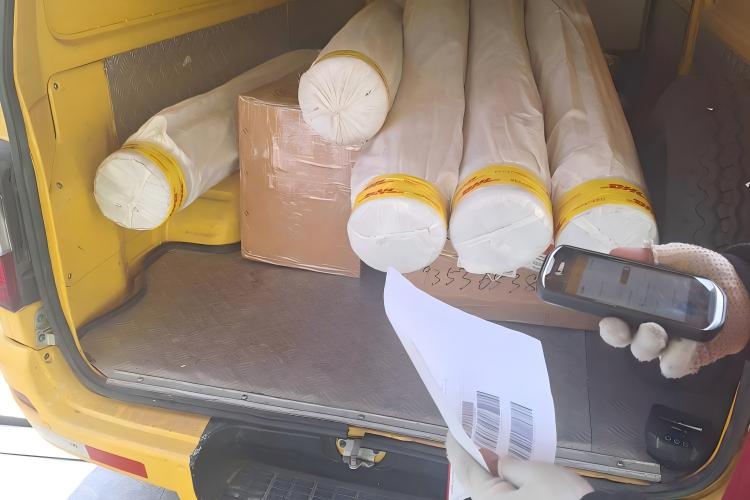 Bolqarıstan Müştərisinə Yüksək dərəcəli Antistatik Filtr Parçasının Uğurlu Çatdırılması